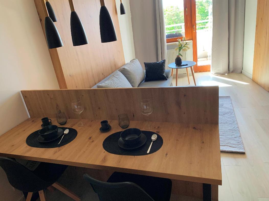 ヤスタルニャDom Zdrojowy Apartament Debowyアパートメント エクステリア 写真