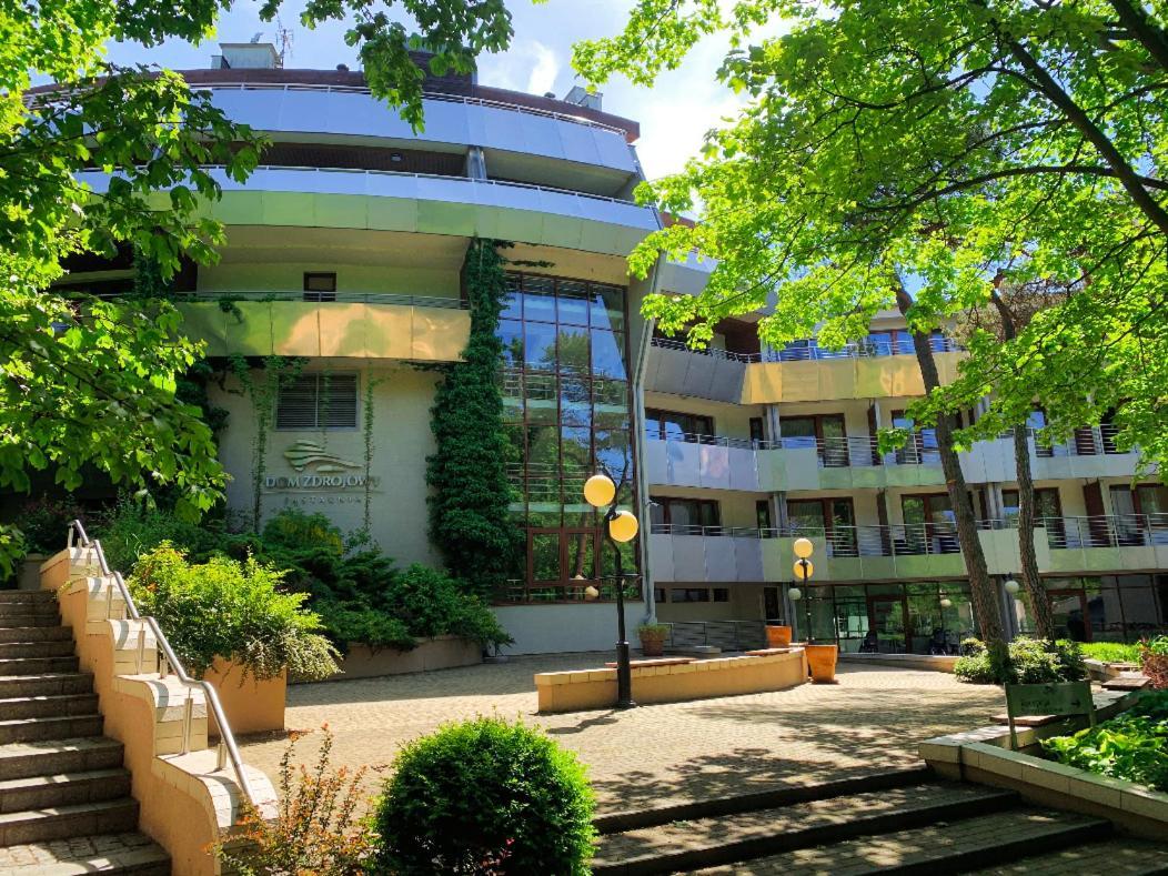 ヤスタルニャDom Zdrojowy Apartament Debowyアパートメント エクステリア 写真